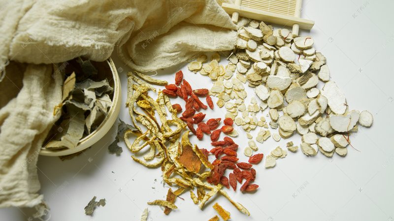 中医诊疗设备是保证治疗效果的关键。以下是一些判断诊所诊疗设备与环境优劣的要点：